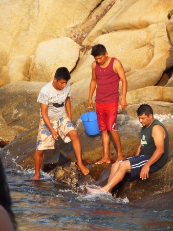 APRENDIENDO Y GOZANDO DEL MAR EN PTO. ESCONDIDO, OAX.
